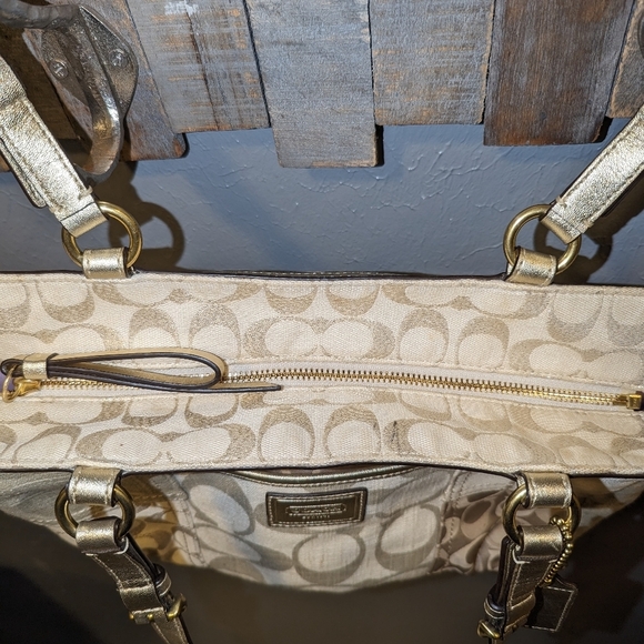 COACH Purse - Picture 5 of 7